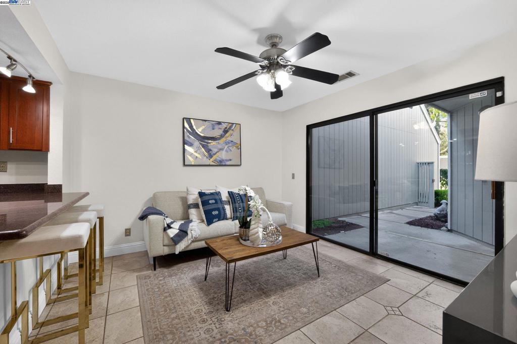 STONERIDGE TWNHM - Residential