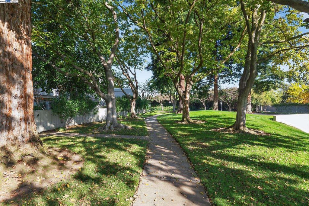 STONERIDGE TWNHM - Residential