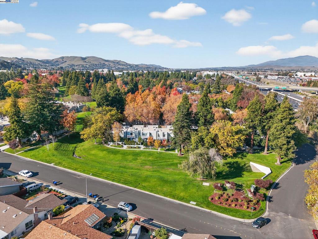 STONERIDGE TWNHM - Residential