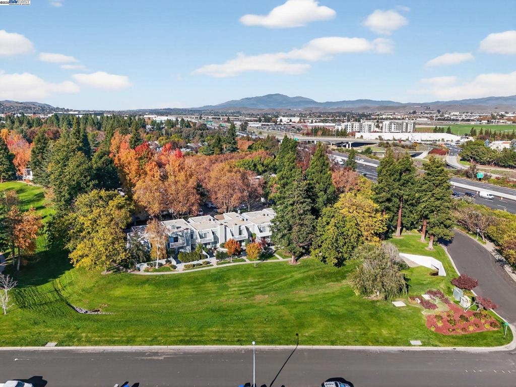 STONERIDGE TWNHM - Residential