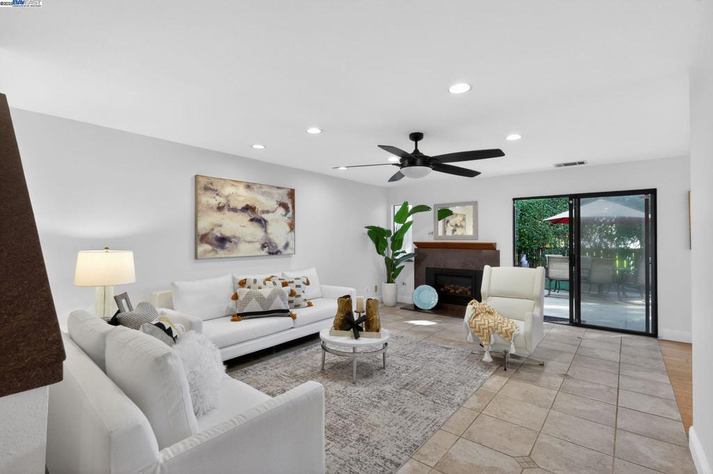 STONERIDGE TWNHM - Residential