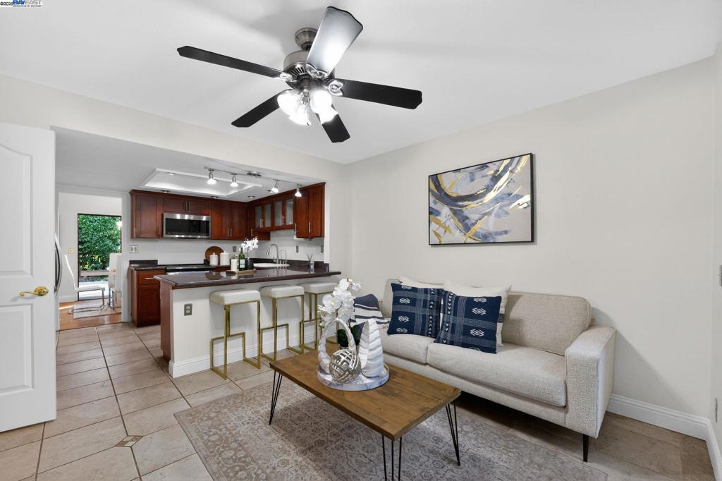 STONERIDGE TWNHM - Residential