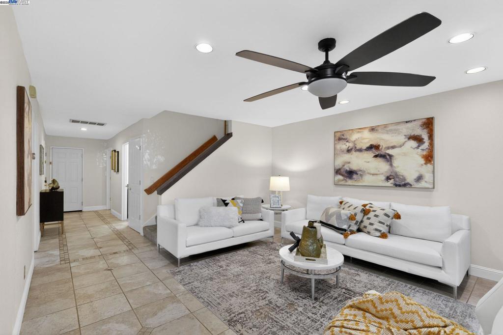 STONERIDGE TWNHM - Residential