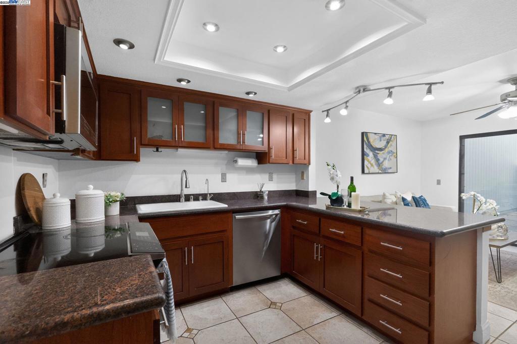 STONERIDGE TWNHM - Residential