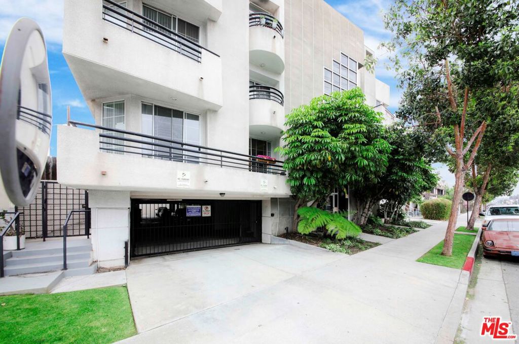 4320 S. Centinela Avenue is a 15-unit apartment building located in a prime Mar Vista, CA. Built in 1990, the property consists entirely of two-bedroom, two-bathroom units. The building features a modern gray facade, private balconies, secure gated parking, controlled building access, and central air conditioning and heating. Situated just South of Washington Boulevard, the property is in close proximity to many restaurants, cafes, coffee shops, boutiques and nightlife as well as a weekly farmers market. This location provides tenants easy access to surrounding areas including Culver City, Marina Del Rey, and Venice. Additionally, the building is conveniently located near both the 405 and 90 Freeways. This area of West Los Angeles is extremely desirable and is a growing entertainment and technology hub with companies such as Amazon, Apple, Google, Sony and HBO in close proximity. This is an opportunity for an investor to capitalize on approximately 31% upside in a strong rental market.