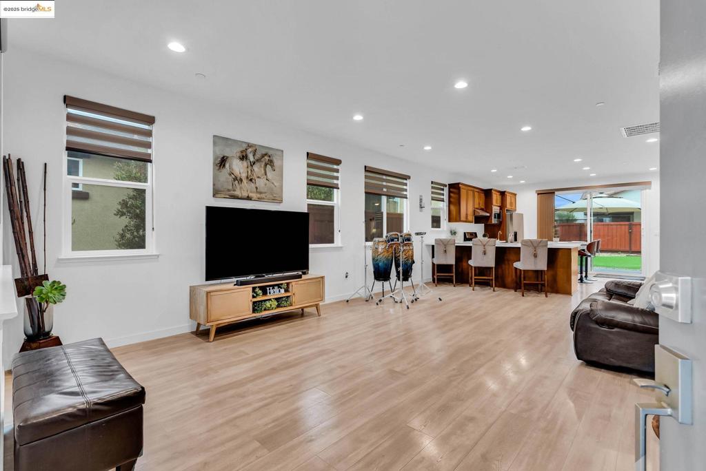 SUMMIT - Residential