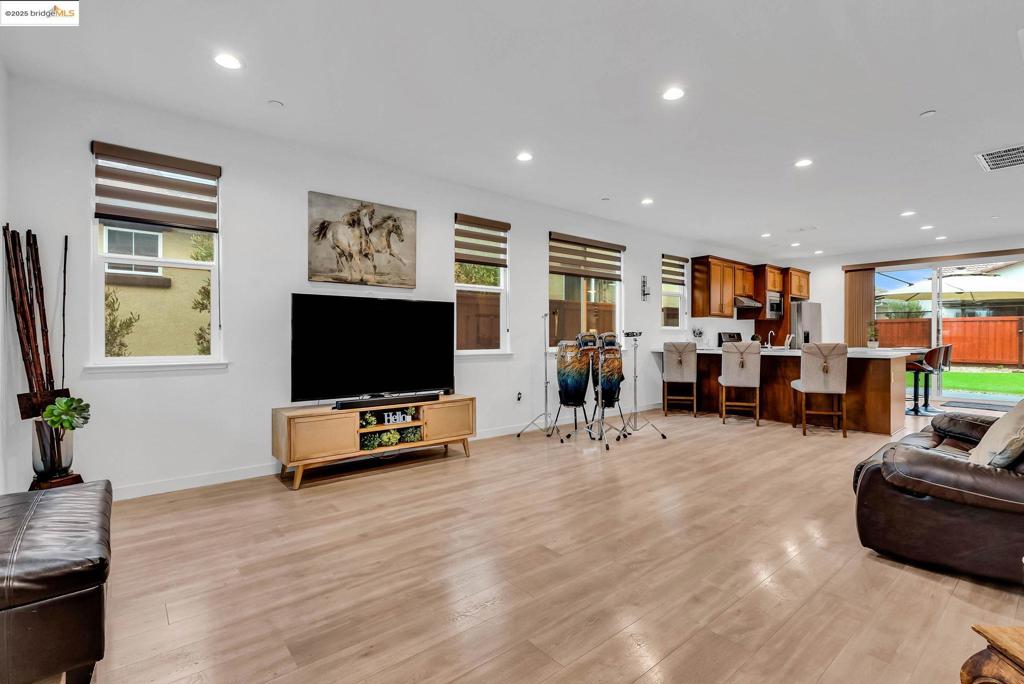 SUMMIT - Residential