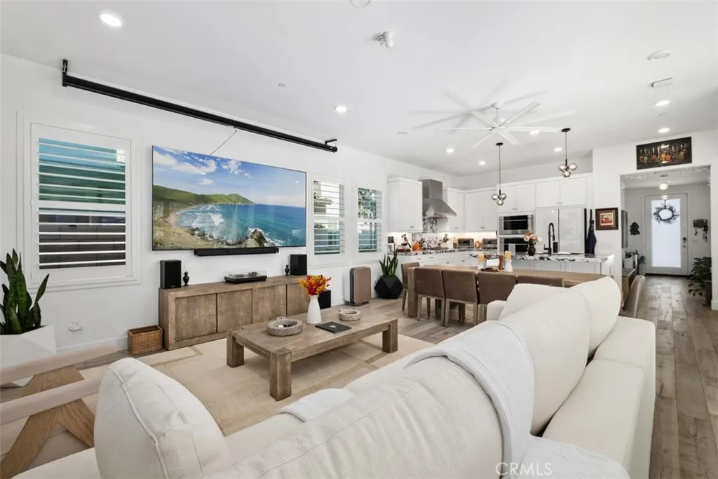 Irvine, California 92618, United States, 3 Bedrooms Bedrooms, ,2 BathroomsBathrooms,Residential,Active,227320