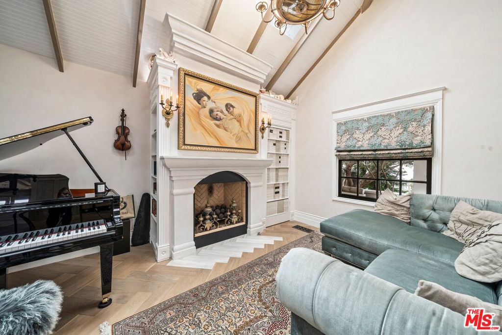 2116 3rd Street