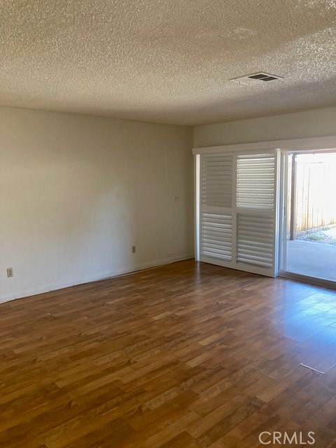 2 Bedroom 1 Bathroom condo located in Redlands. Close to downtown, shopping, and ESRI campus. 2 car garage and private patio with covered seating area between the condo and garage.
