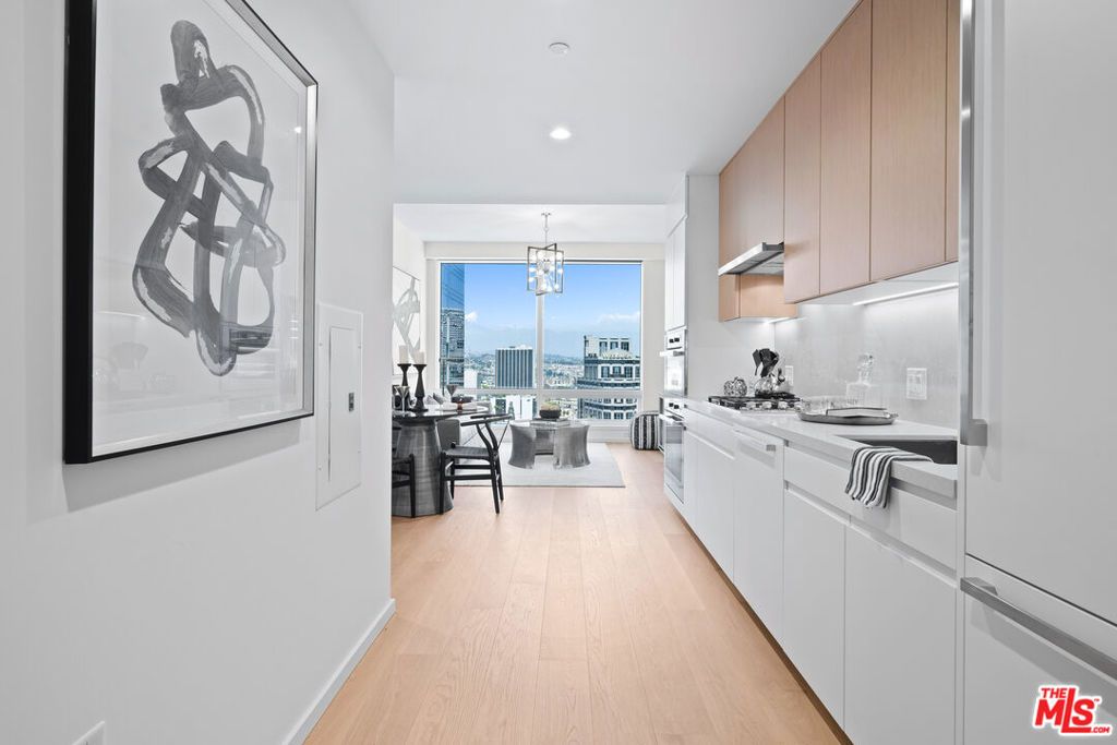 Photo of 877 Francisco Street #2903, Los Angeles, CA 90017 (MLS # 26659129)