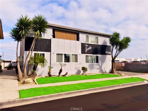 Photo of 11118 Newville Ave AVE #E, Downey, CA 90241 (MLS # DW26111102)