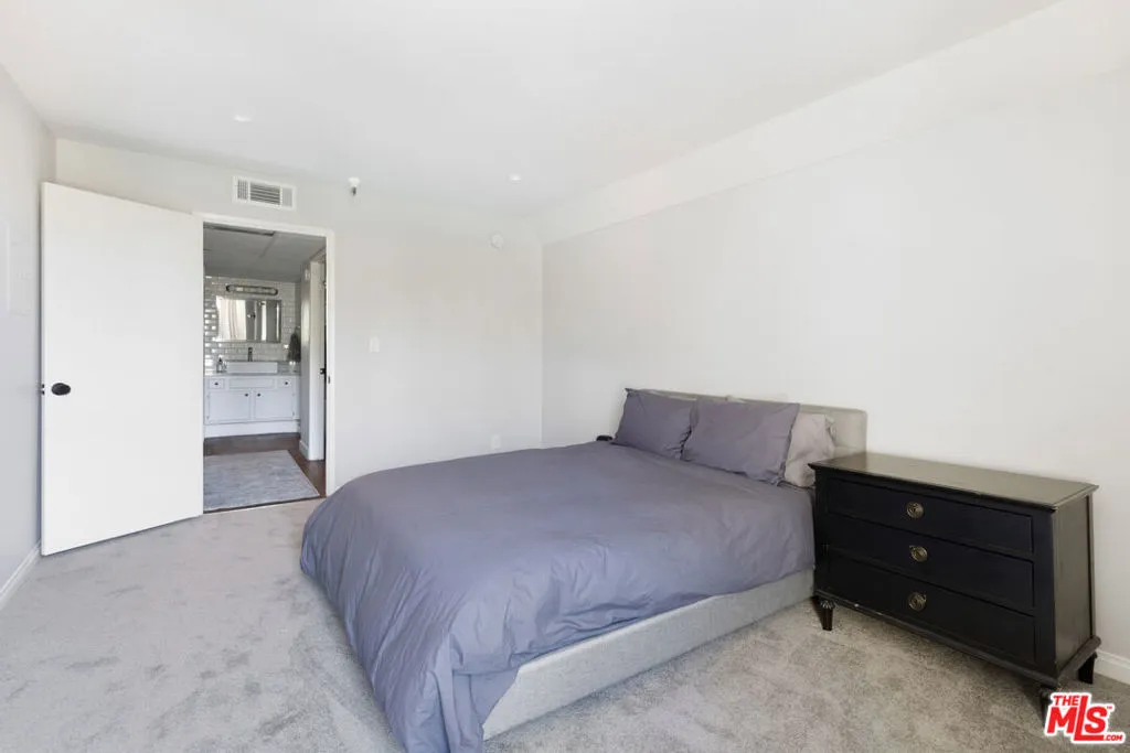 North Hollywood, California 91601, United States, 1 Bedroom Bedrooms, ,1 BathroomBathrooms,Residential,Active,222686