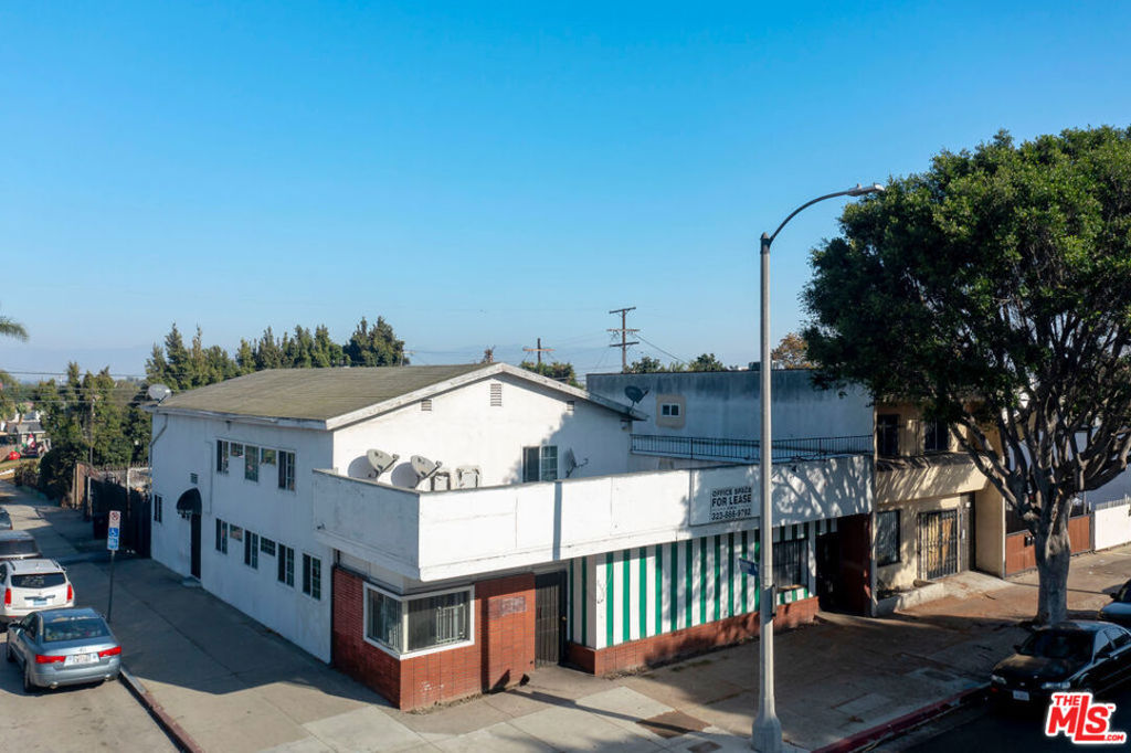 2927 W Florence Avenue