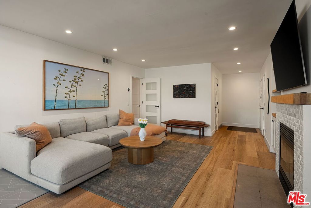 Photo of 415 Montana Avenue #107, Santa Monica, CA 90403 (MLS # 26986489)