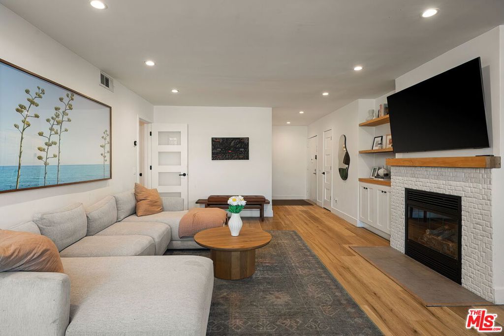 415 Montana Avenue 107
