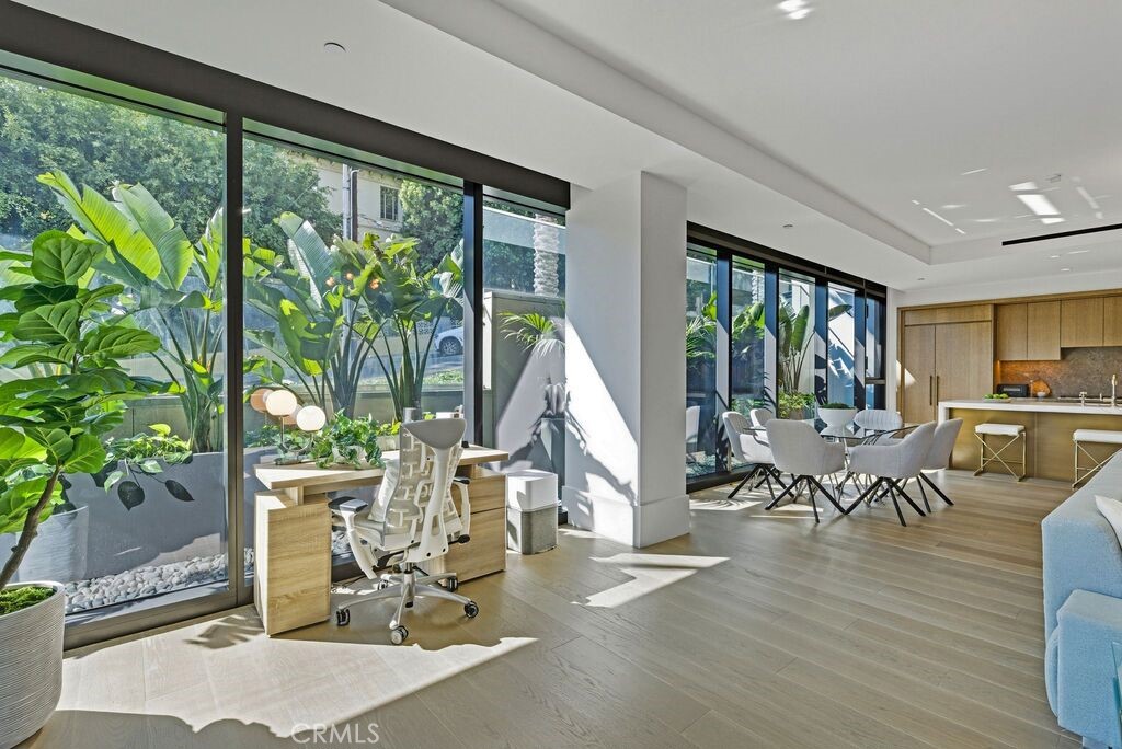Los Angeles, California, 90069, United States, 2 Bedrooms Bedrooms, ,3 BathroomsBathrooms,Residential,Active,1995278