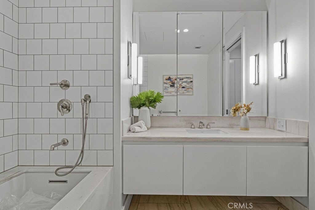 Los Angeles, California, 90069, United States, 2 Bedrooms Bedrooms, ,3 BathroomsBathrooms,Residential,Active,1995278