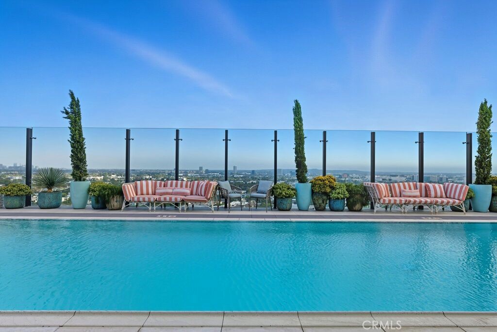 Los Angeles, California, 90069, United States, 2 Bedrooms Bedrooms, ,3 BathroomsBathrooms,Residential,Active,1995278