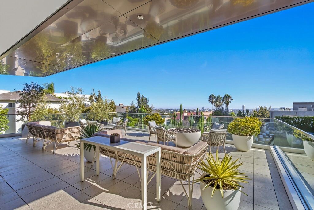 Los Angeles, California, 90069, United States, 2 Bedrooms Bedrooms, ,3 BathroomsBathrooms,Residential,Active,1995278