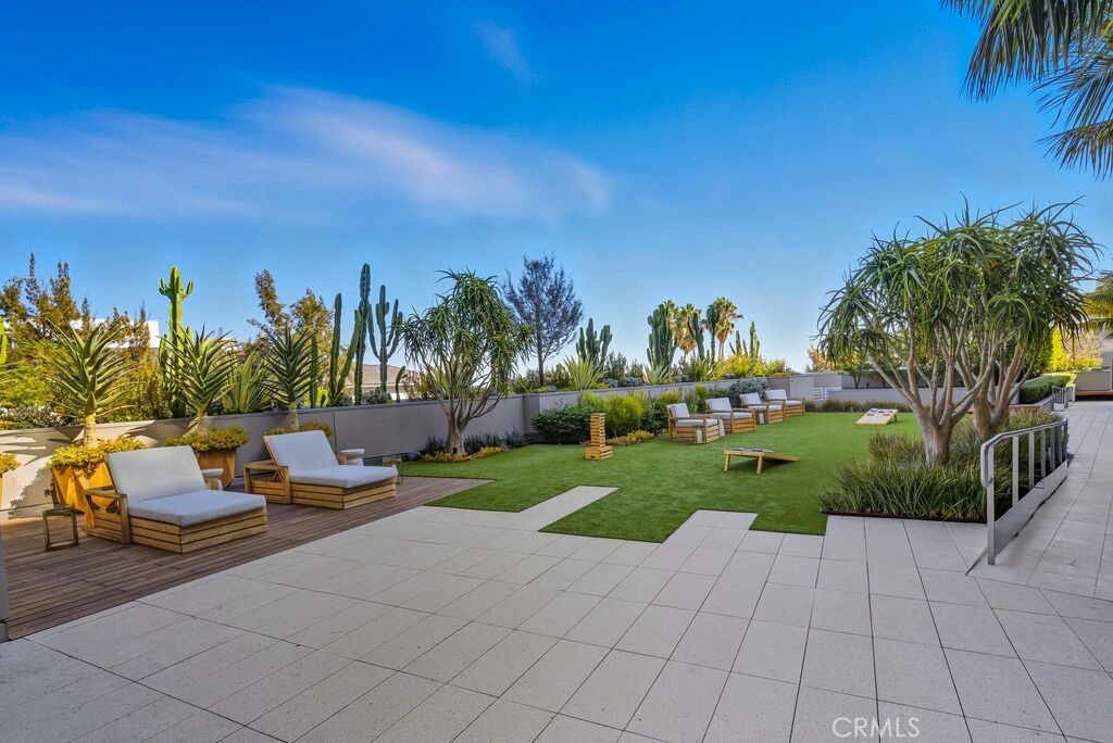 Los Angeles, California, 90069, United States, 2 Bedrooms Bedrooms, ,3 BathroomsBathrooms,Residential,Active,1995278