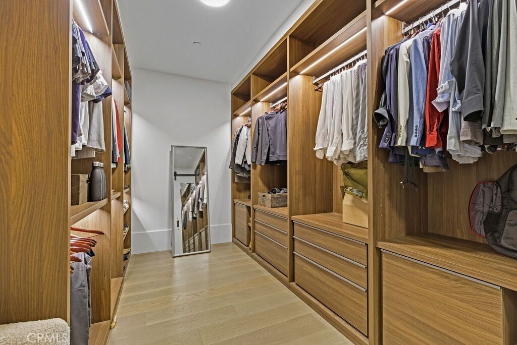 Los Angeles, California, 90069, United States, 2 Bedrooms Bedrooms, ,3 BathroomsBathrooms,Residential,Active,1995278