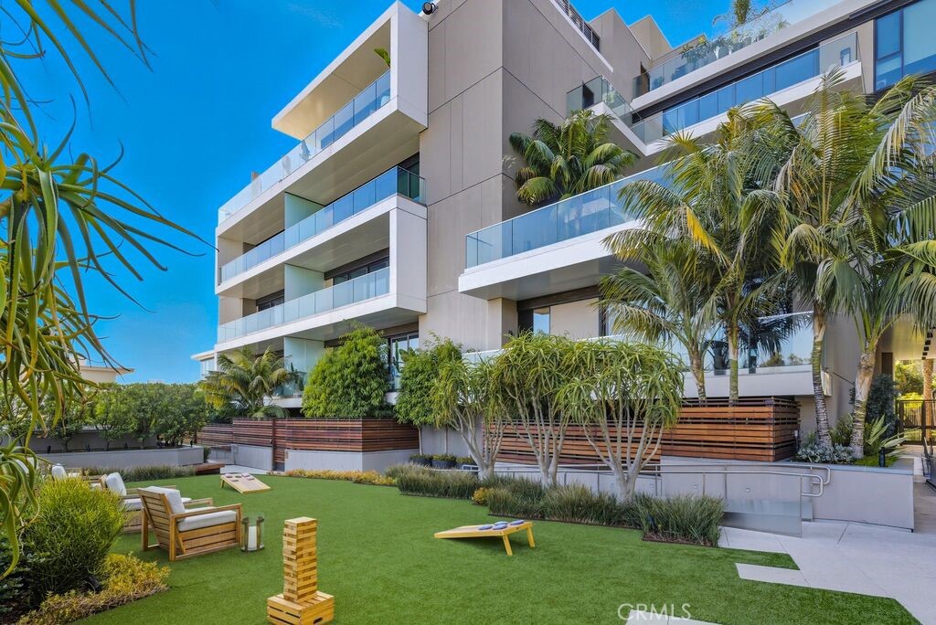 Los Angeles, California, 90069, United States, 2 Bedrooms Bedrooms, ,3 BathroomsBathrooms,Residential,Active,1995278