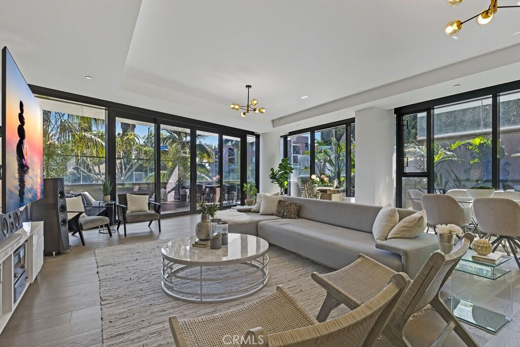 Los Angeles, California, 90069, United States, 2 Bedrooms Bedrooms, ,3 BathroomsBathrooms,Residential,Active,1995278