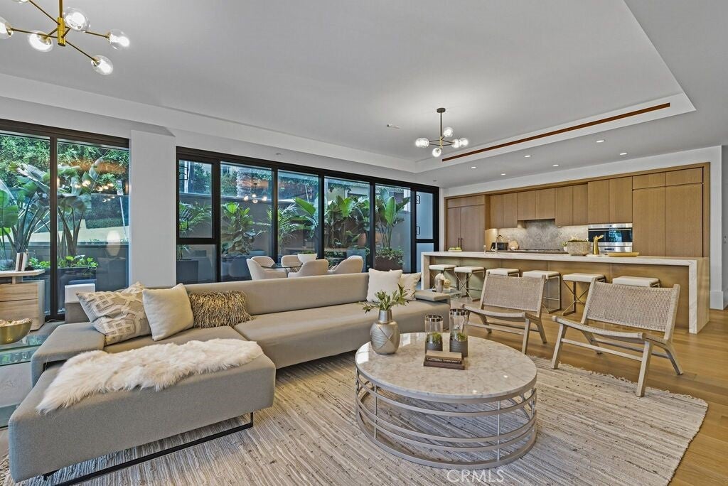 Los Angeles, California, 90069, United States, 2 Bedrooms Bedrooms, ,3 BathroomsBathrooms,Residential,Active,1995278