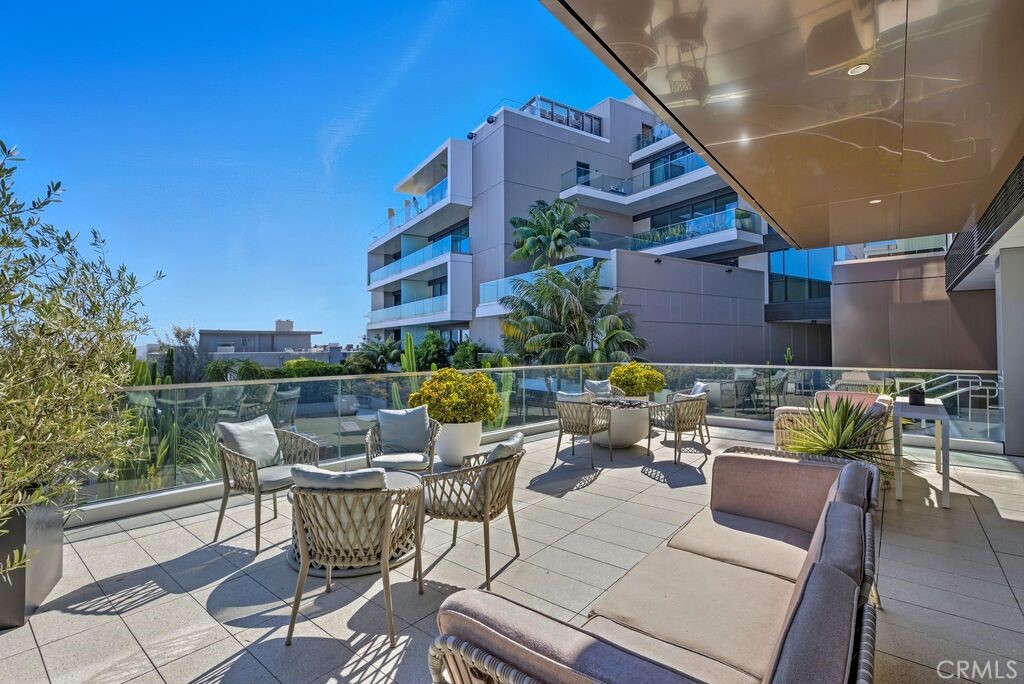 Los Angeles, California, 90069, United States, 2 Bedrooms Bedrooms, ,3 BathroomsBathrooms,Residential,Active,1995278
