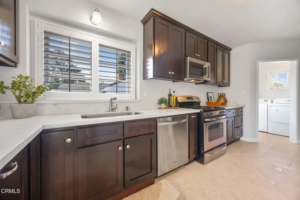 San Gabriel, California 91775, United States, 3 Bedrooms Bedrooms, ,2 BathroomsBathrooms,Residential,Pending,216785