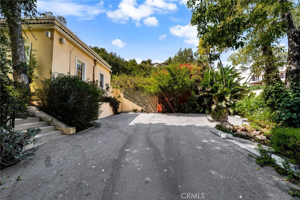 Properties 4 2027 N Highland Avenue