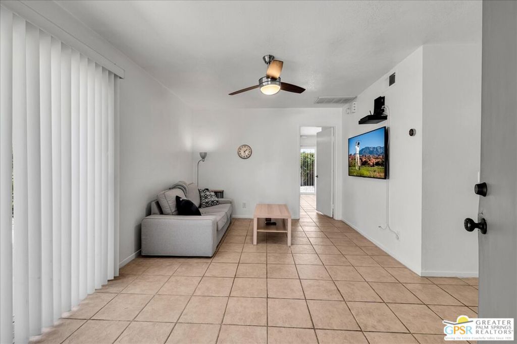 1291 S Sunflower Circle