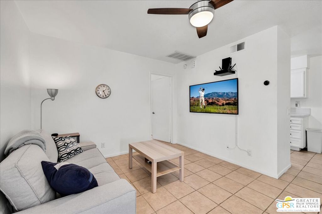 1291 S Sunflower Circle
