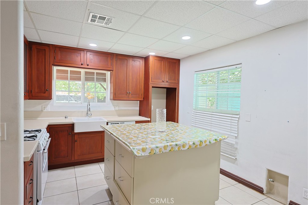 19222 Roscoe Boulevard