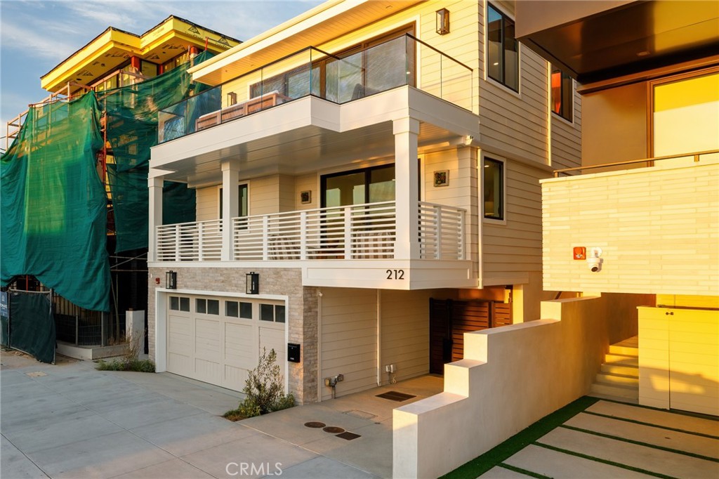 212 Manhattan Avenue