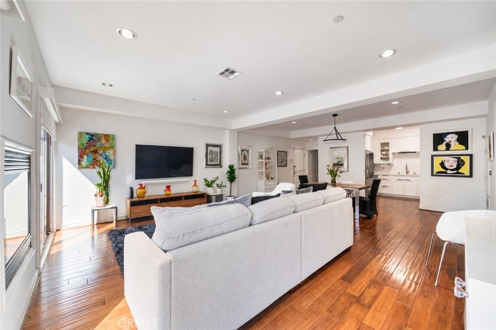 1410 N Curson Avenue 202