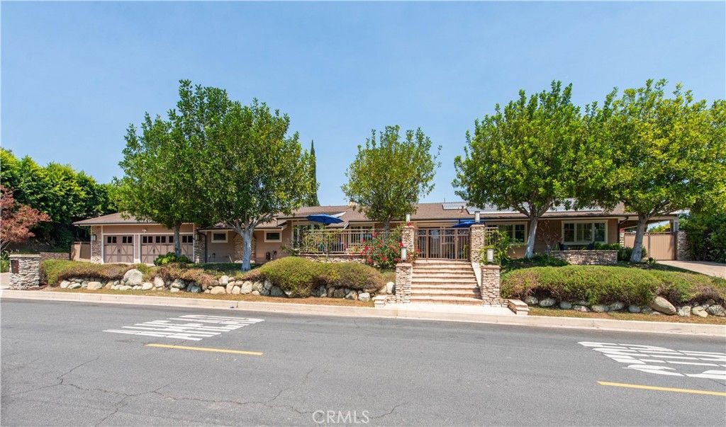 Photo of 16426 Knollwood Drive, Granada Hills, CA 91344 (MLS # SR26057201)