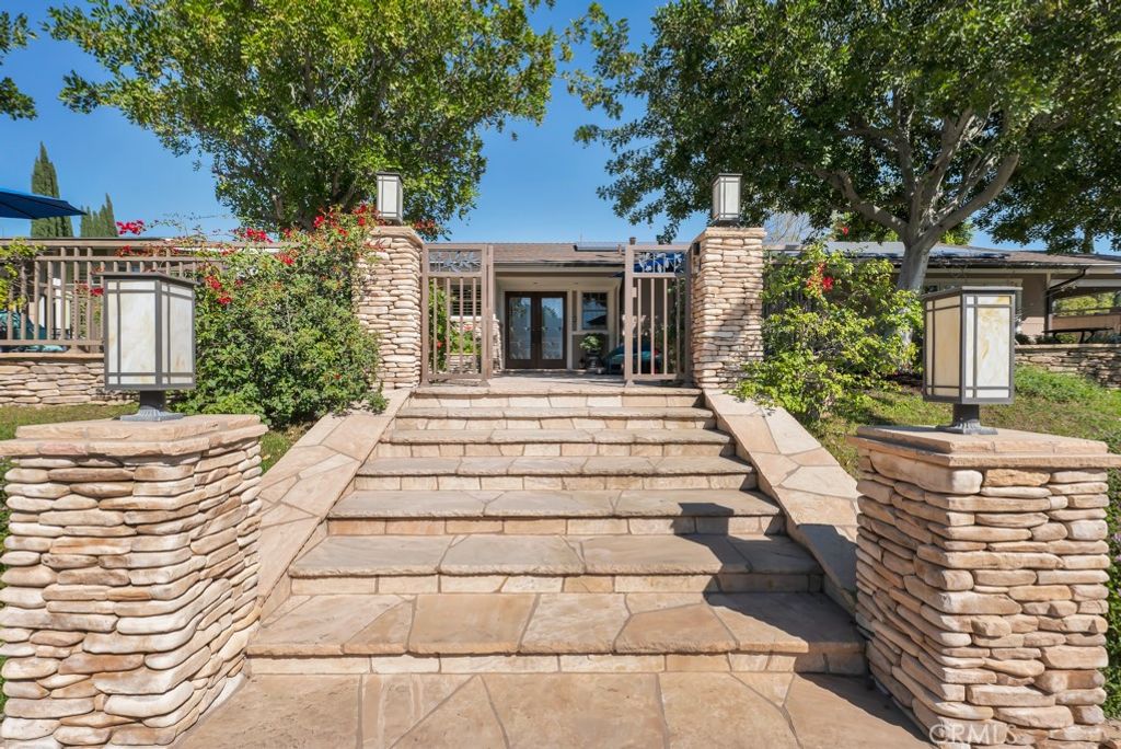 Photo of 16426 Knollwood Drive, Granada Hills, CA 91344 (MLS # SR26057201)