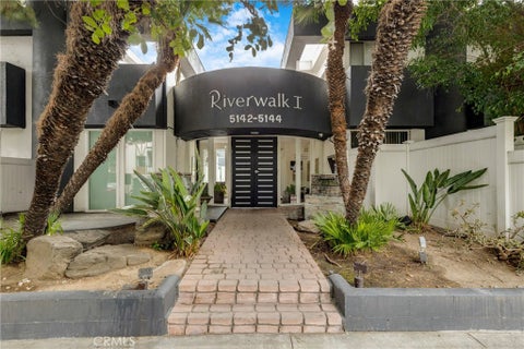 Photo of 5142 Zelzah AVE #25, Encino, CA 91316 (MLS # SR26111362)