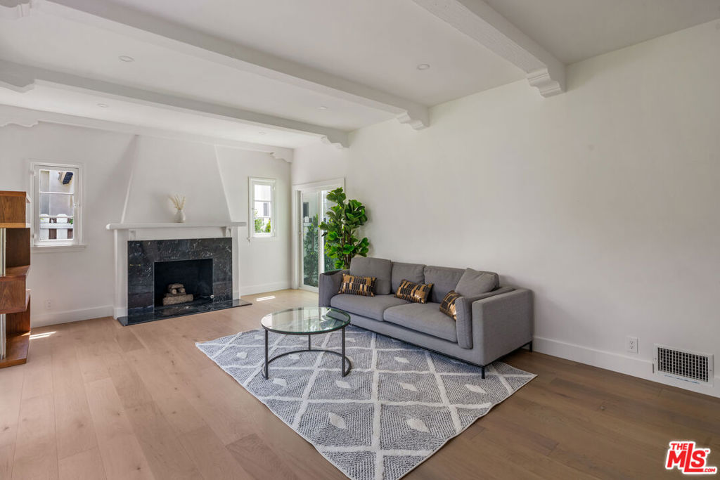 543 N La Jolla Avenue