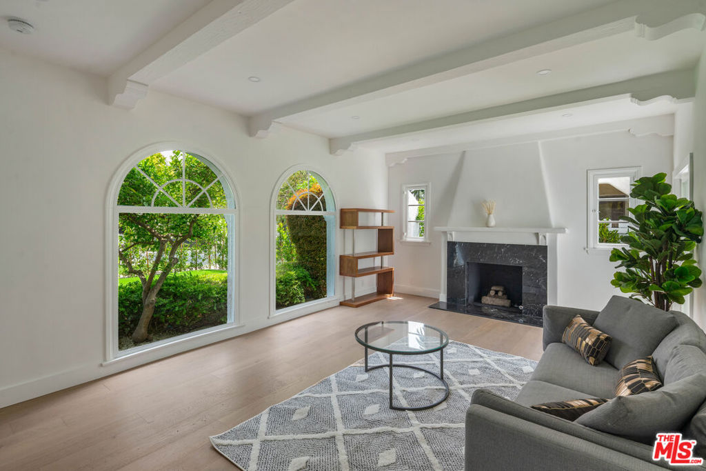543 N La Jolla Avenue
