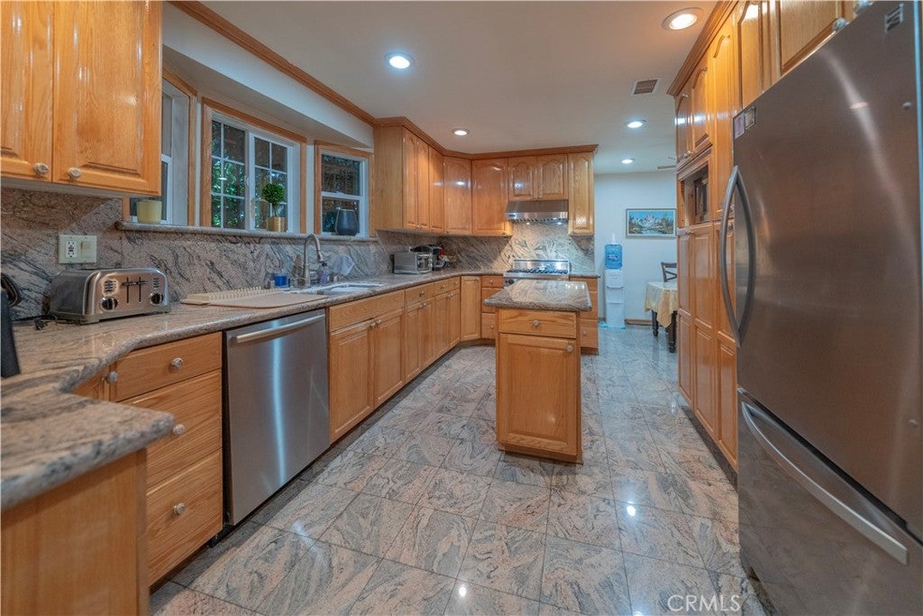 516 N Crescent Heights
