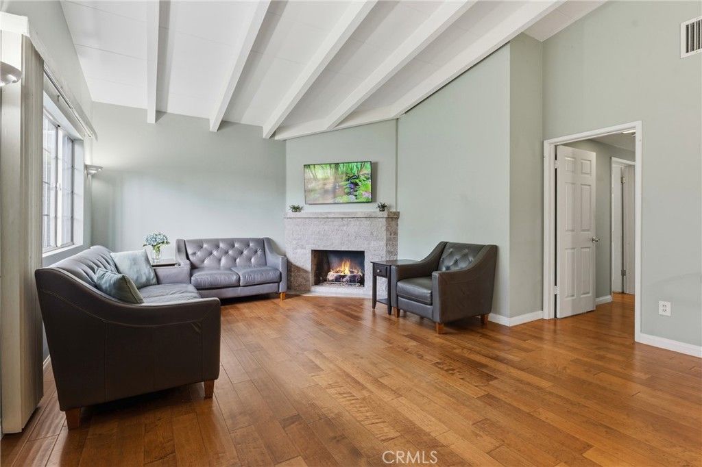 Photo of 22616 Dolorosa Street, Woodland Hills, CA 91367 (MLS # SR25263018)