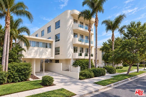Photo of 8349 Blackburn Avenue #102, Los Angeles, CA 90048 (MLS # 26103453)