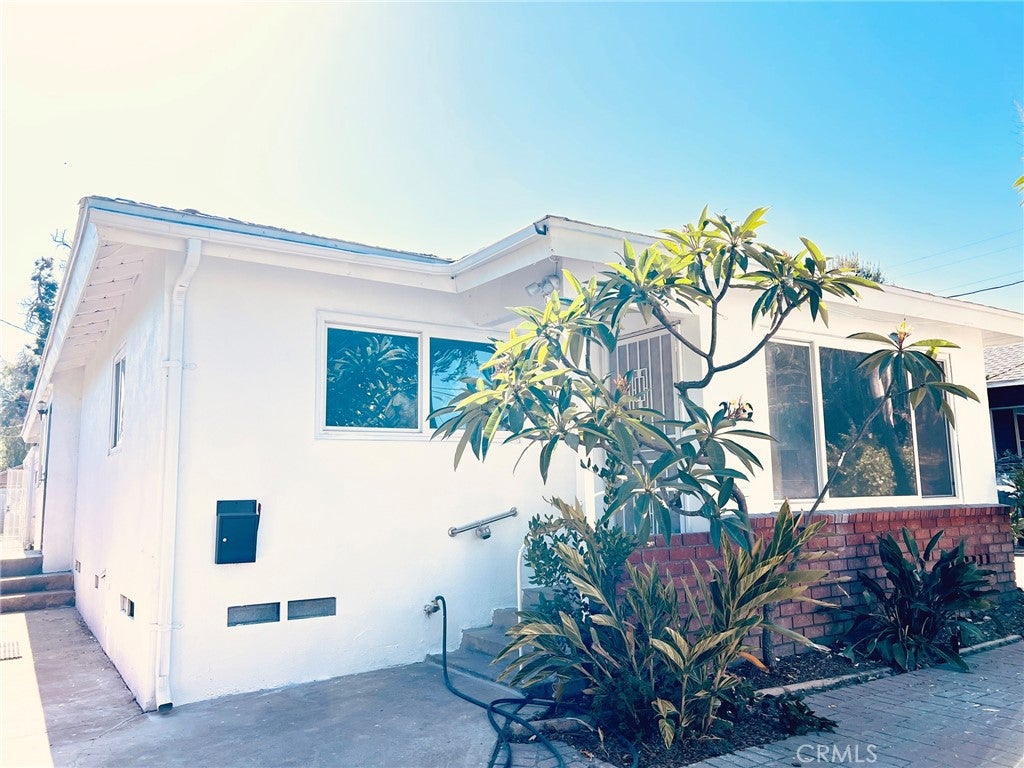 279 N 11th AVE