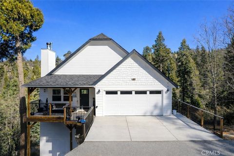 Photo of 28622 Shenandoah Drive, Lake Arrowhead, CA 92352 (MLS # OC26046206)