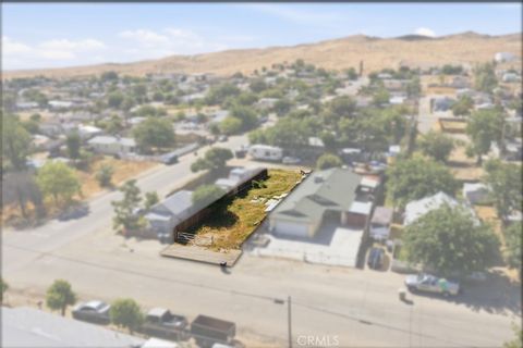 Photo of 149 Crystal St, Taft, CA 93268 (MLS # SR26081244)