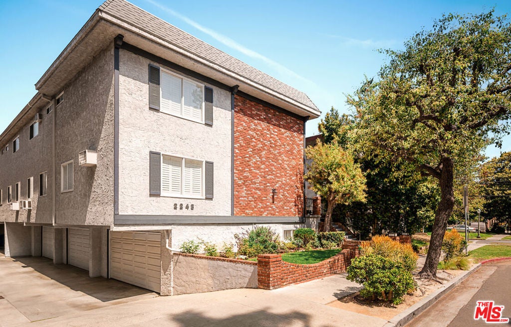 Photo of 2248 S Bentley Avenue #2, Los Angeles, CA 90064 (MLS # 26826423)
