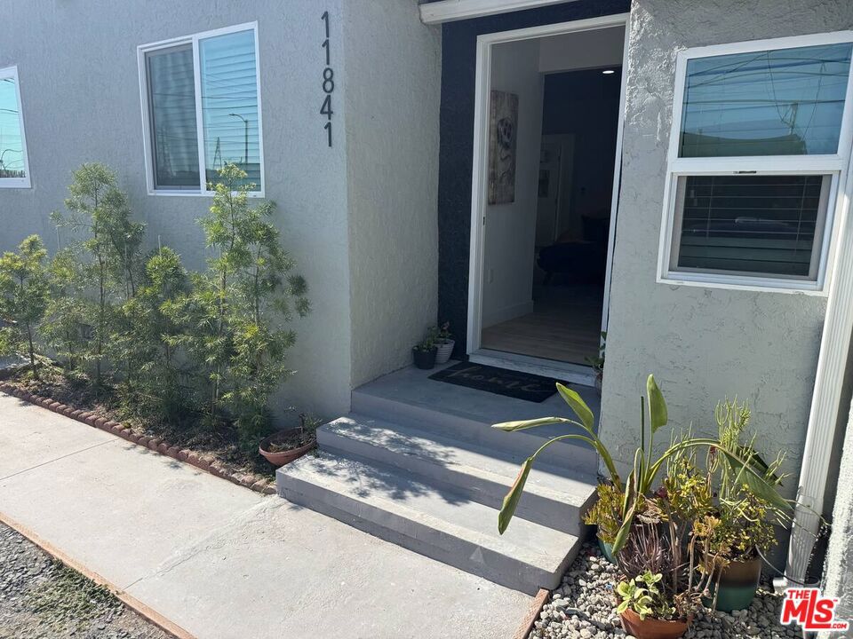 This recently updated 3 bedroom 2 bath SFR is ready to be your new home ! Situated in a vibrant slice of North Hollywood, this charming residence offers an ideal balance between quiet residential living and lively neighborhood amenities. Great freeway access (CA-170, I-5, US-101) and reasonable transit options make this a prime location for commuters. Downtown LA, Burbank Airport, and entertainment hubs are all within easy driving distance.